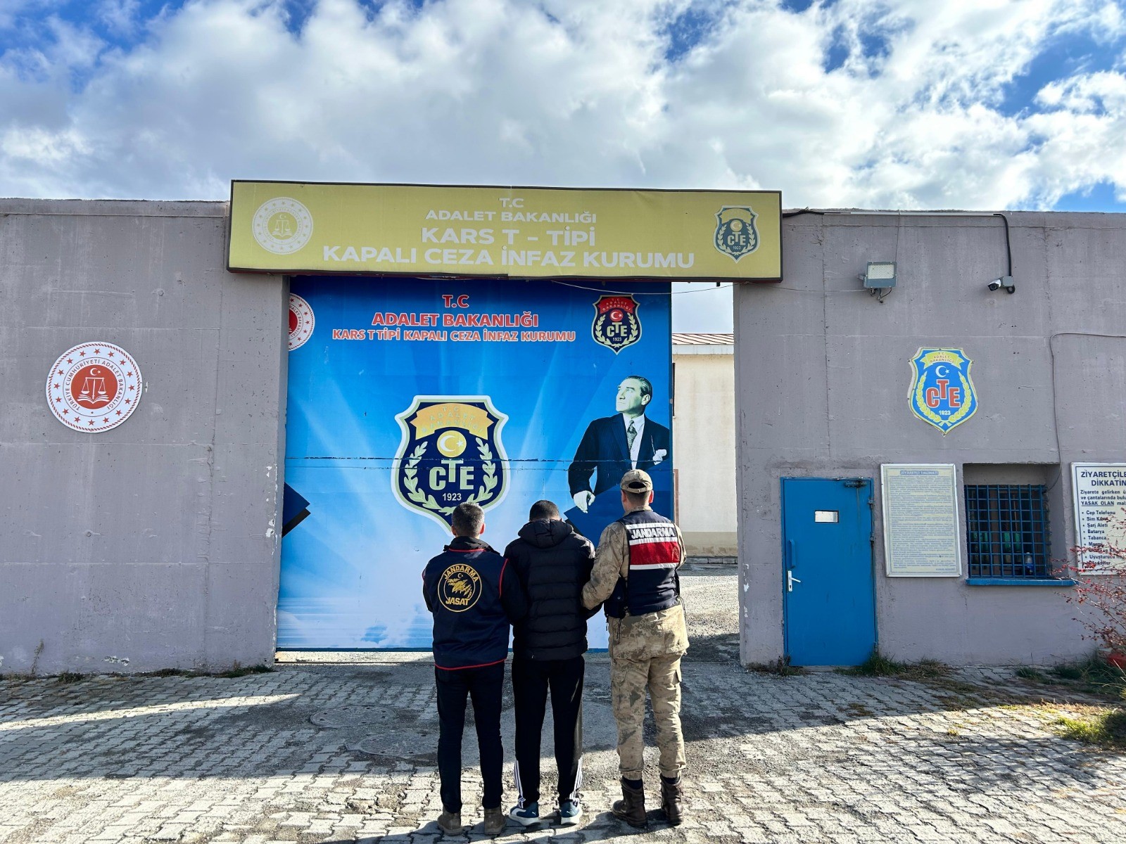 Kars’ta 28 farklı suçtan aranıyordu, jandarma yakaladı