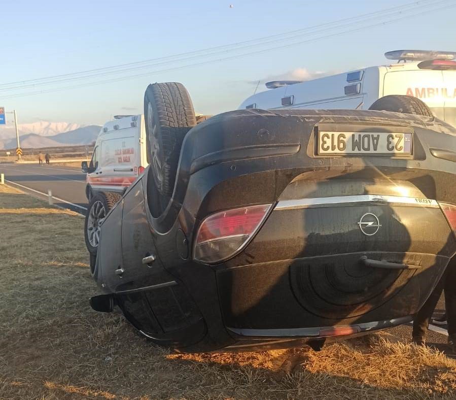 Van'da otomobil takla attı: 2 yaralı