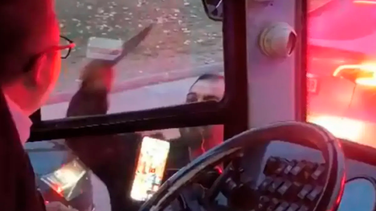 Başkentte şoföre bıçak çeken kişiyi diğer yolcular durdurdu!