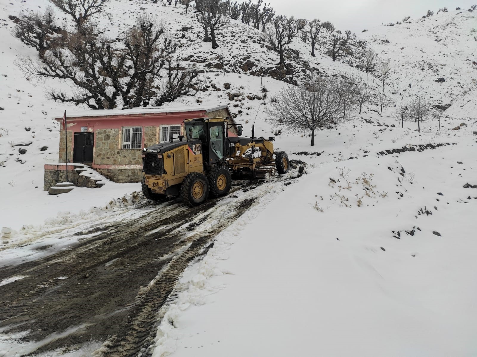 Sason’da eğitime kar engeli