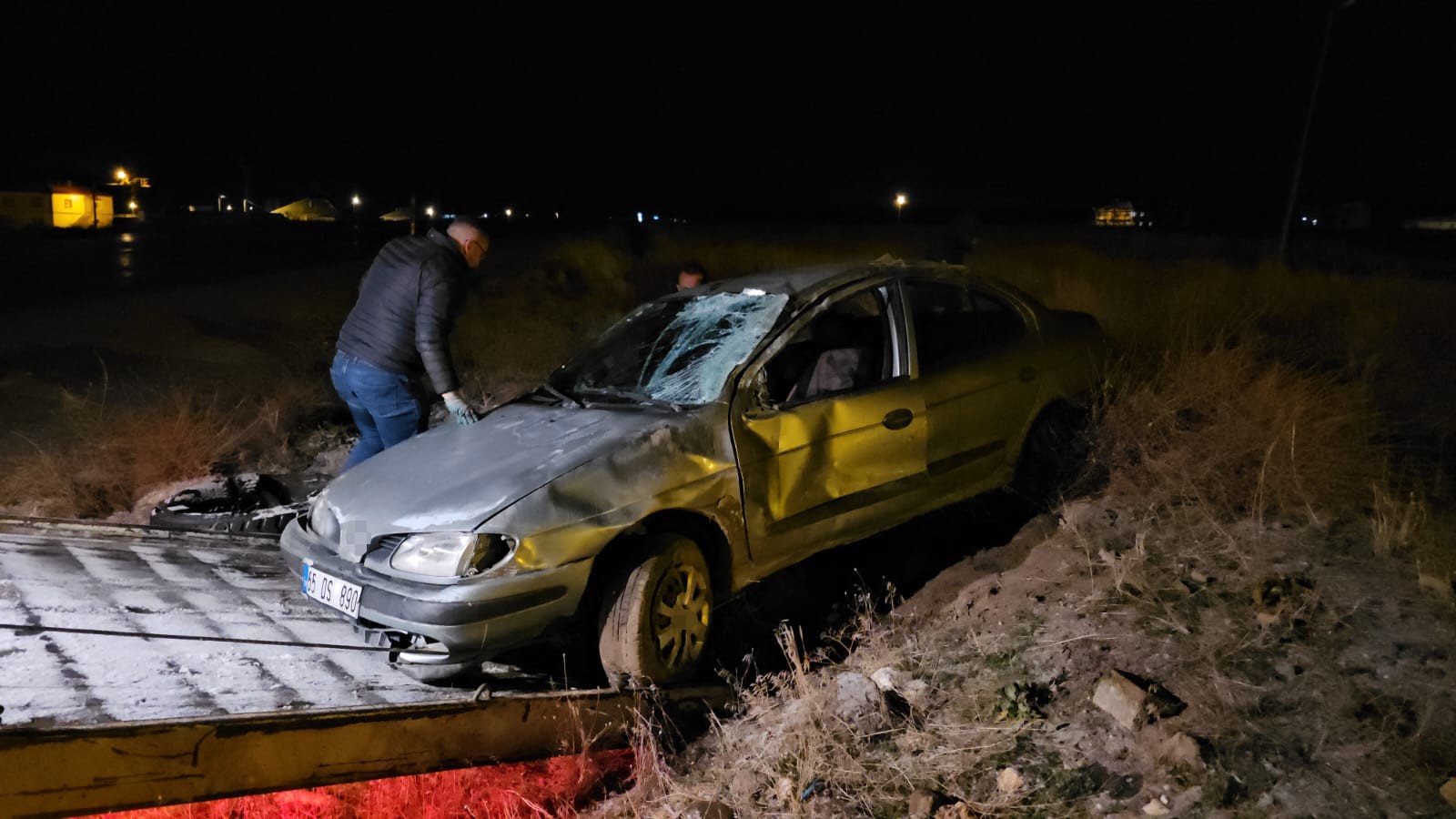 Buzlanan yol kazaya sebebiyet verdi: 3 yaralı