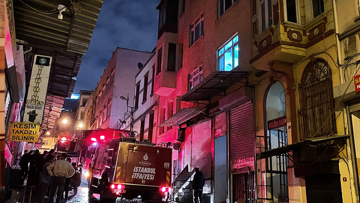 Ayakkabı imalathanesinde korkutan yangın
