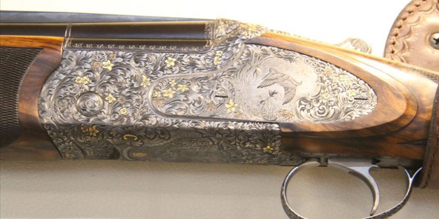 Altın işlemeli av tüfekleri ikinci el otomobil fiyatına satılıyor
