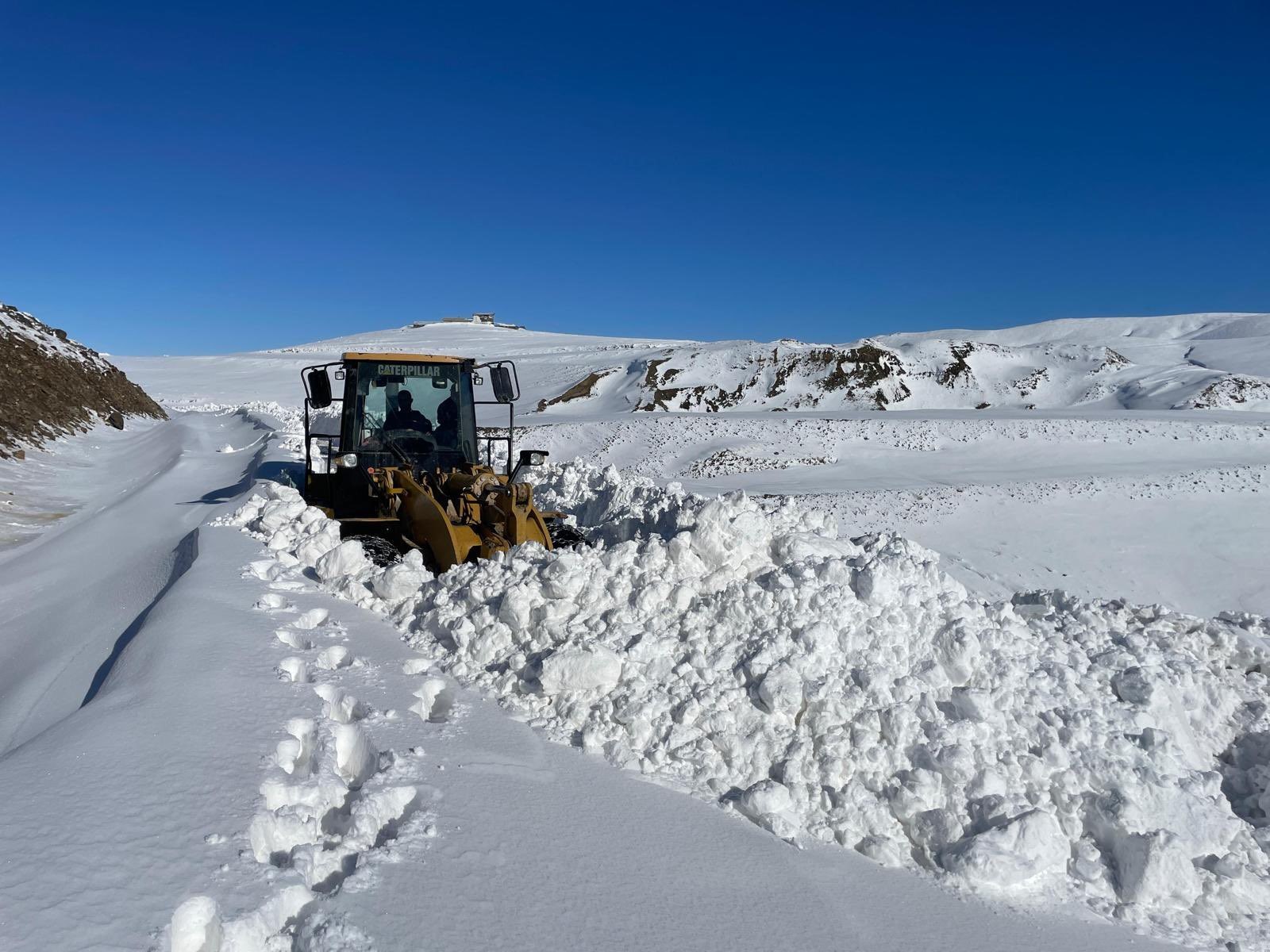 Muş'ta kapanan köy yolu açıldı