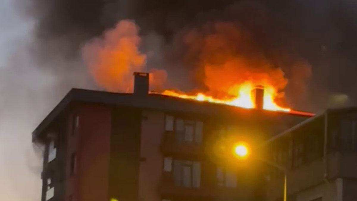 Zonguldak'ta 13 katlı apartmanın çatısında yangın