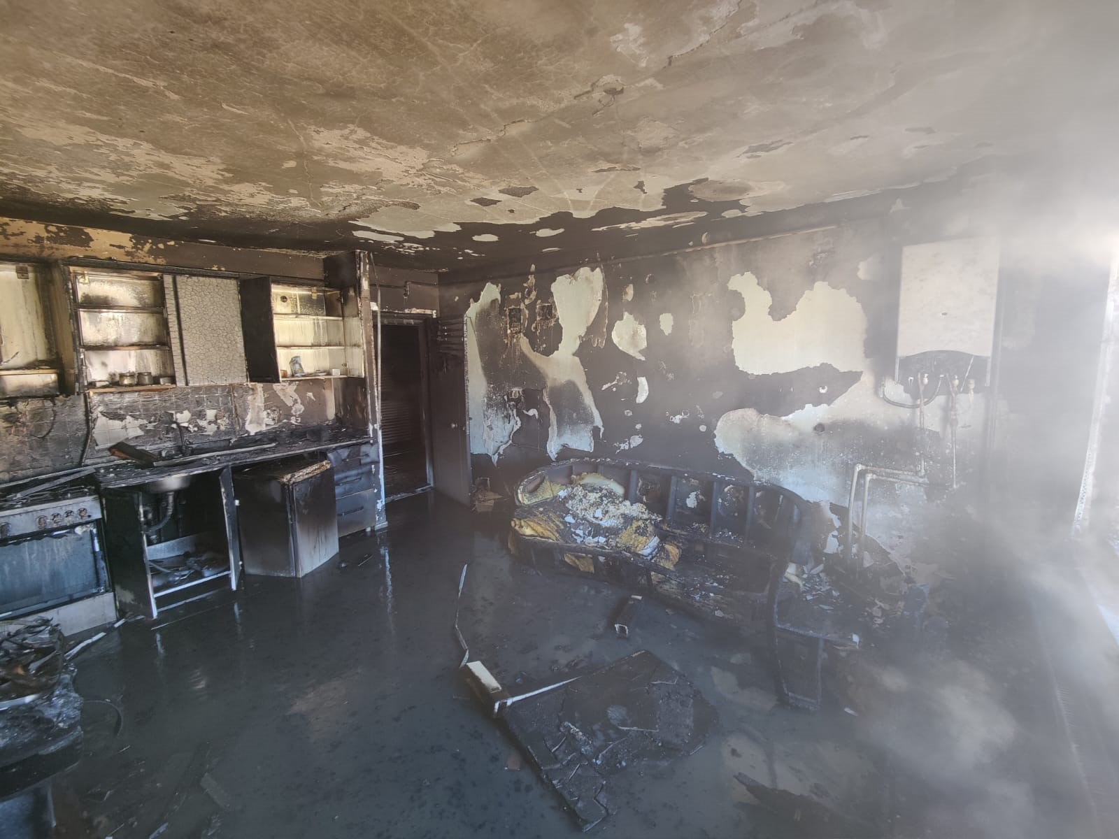 Diyarbakır'da ev yangını: Mahsur kalan 2 kişi kurtarıldı