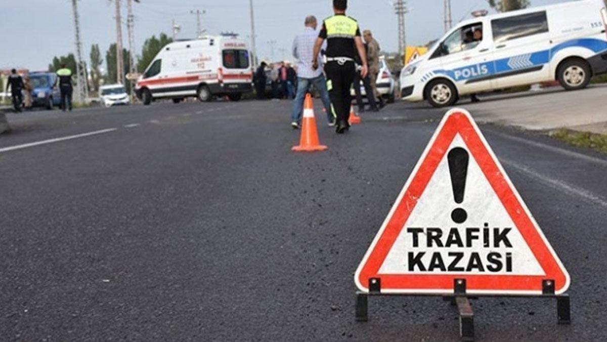 Elazığ'da TIR ve otomobil çarpıştı: 1 ölü, 4 yaralı