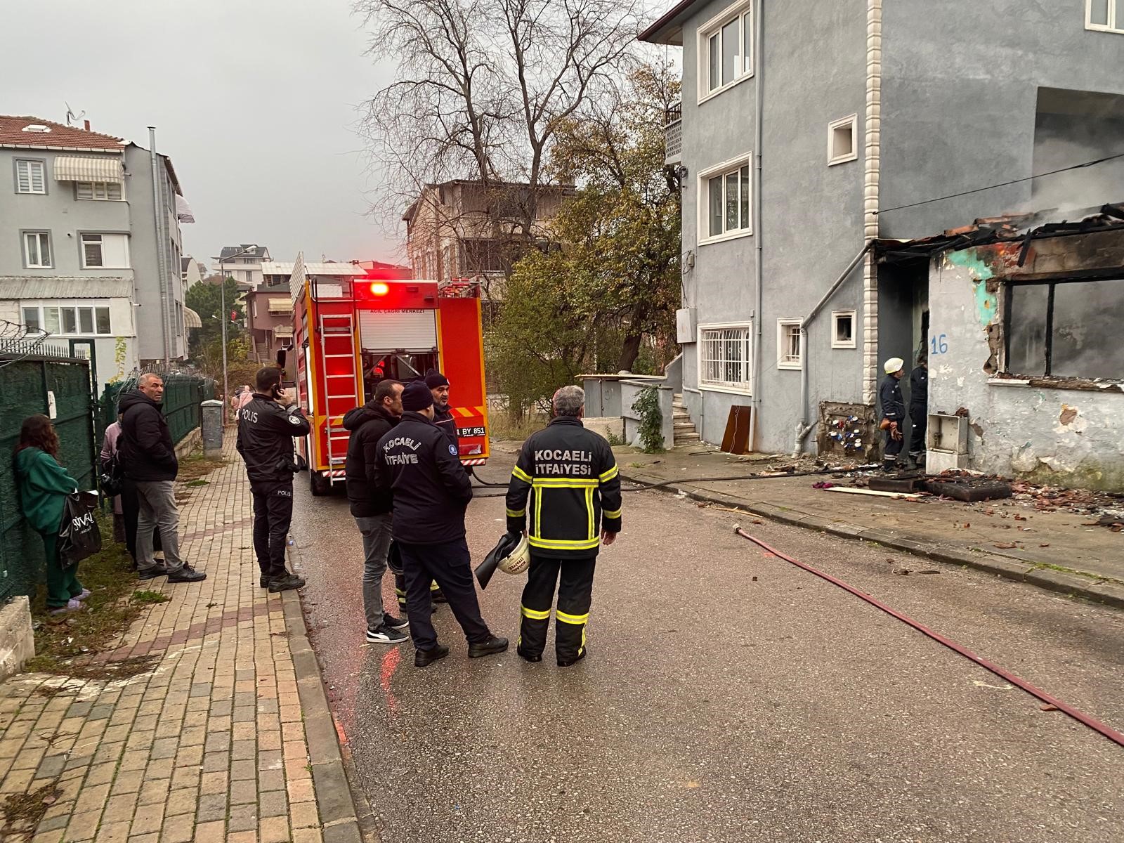 Derince'de 5 gün önce boşatılan gecekondu alevlere teslim oldu