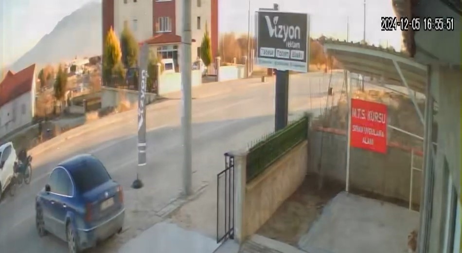 Motosikletli ile otomobilin karıştığı kazada: 1 kişi yaralandı