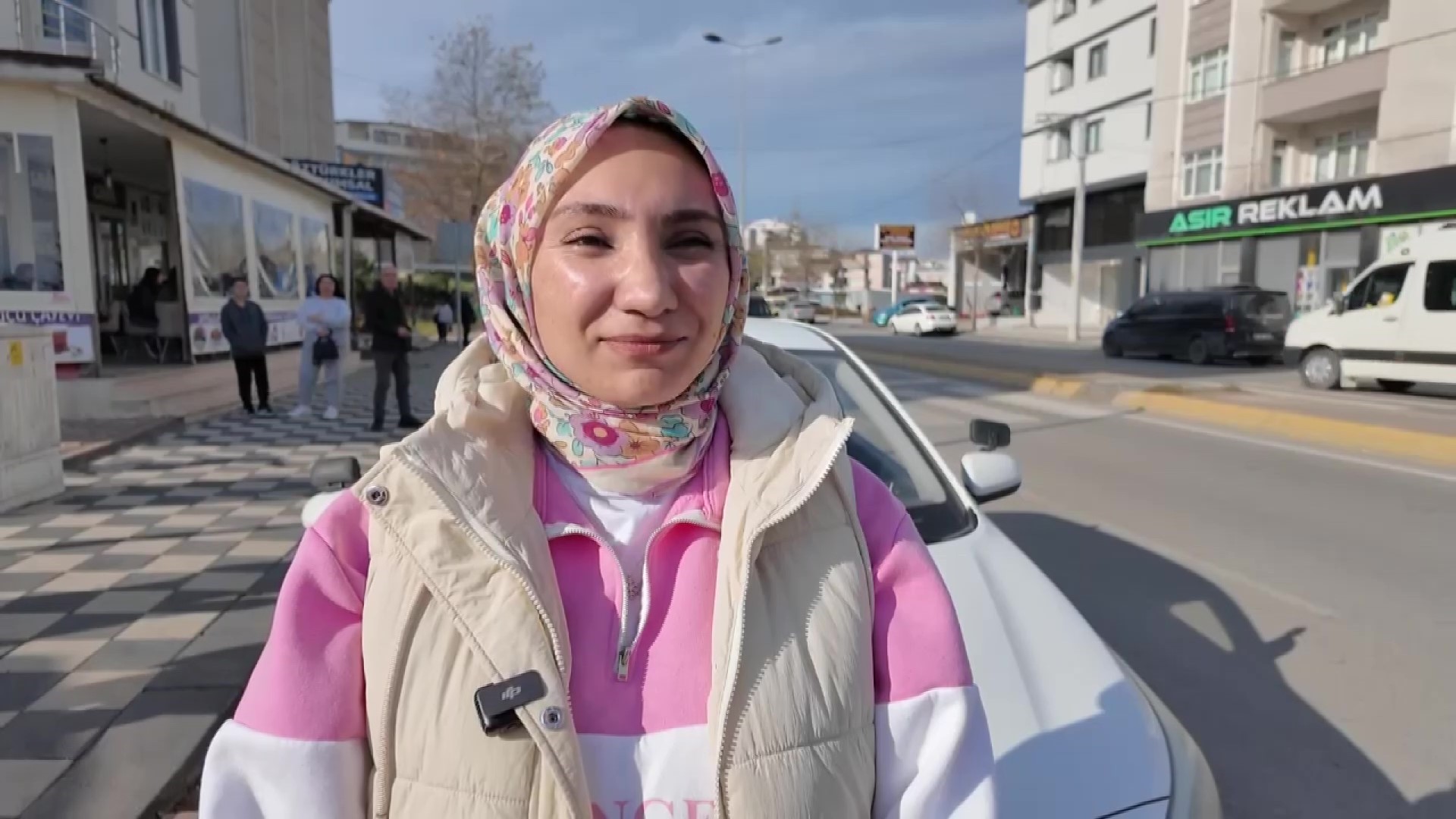 3.denemesinde ehliyet sınavını kazanan kadın davullu zurnalı kutlamayla karşılaştı