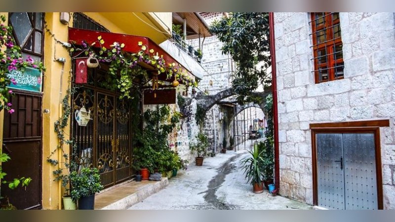 Hatay'ın tarihi taş evleri zamana direniyor