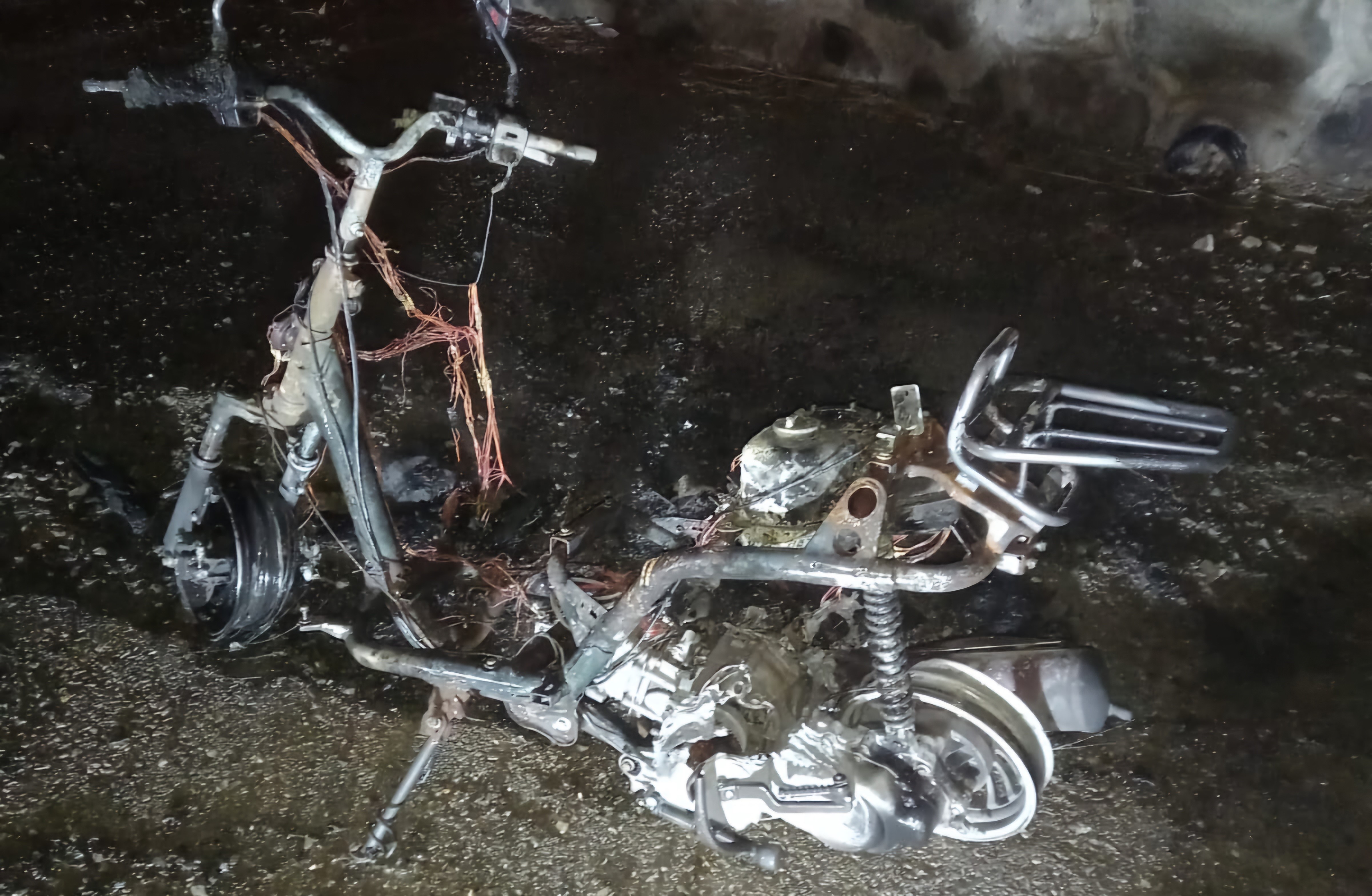 Samsun'da hareket halindeki motosiklet yandı