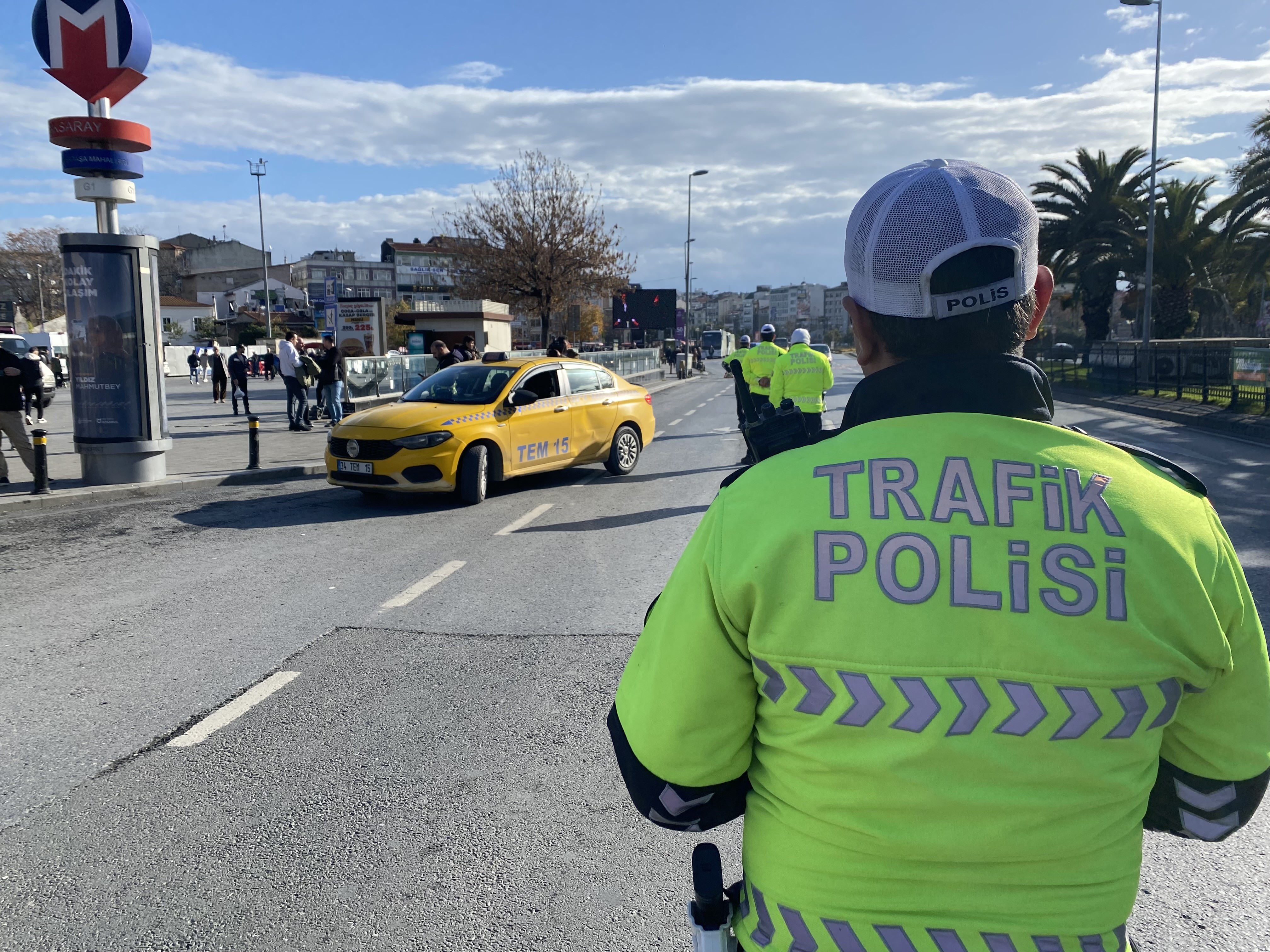 Sivil polisler yolcu gibi taksilere bindi, kural ihlali yapan sürücülere ceza yazıldı
