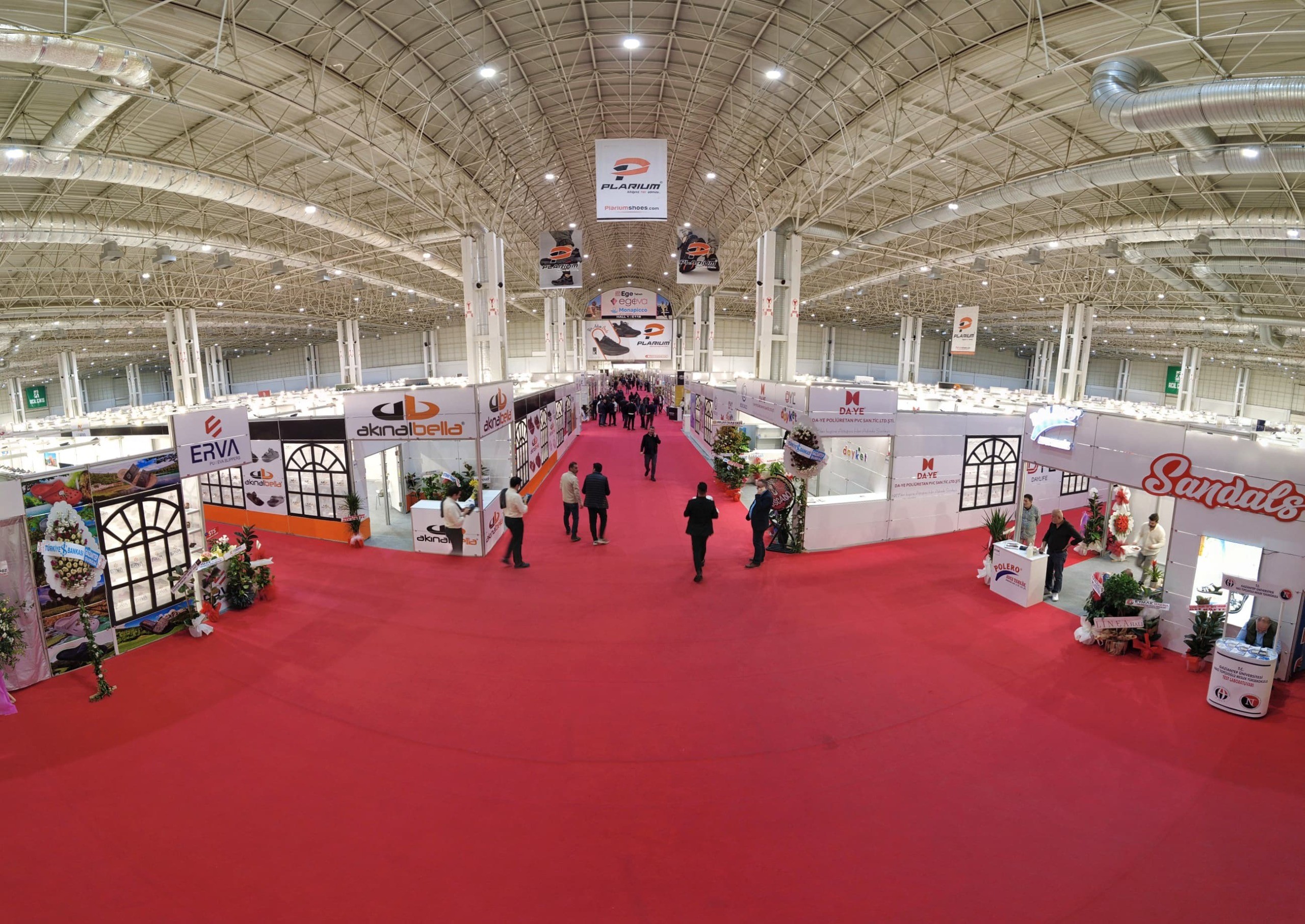 Gaziantep'te düzenlenen ayakkabı fuarına yoğun ilgi