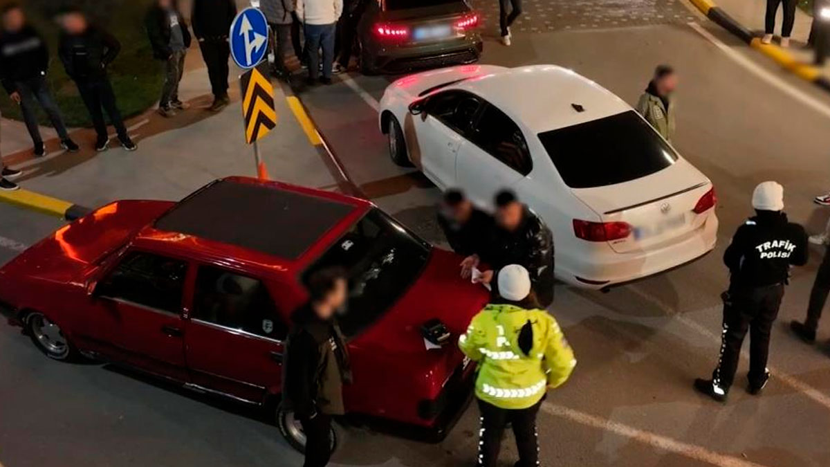 İstanbul'da modifiye denetimi! 40 araç trafikten men edildi