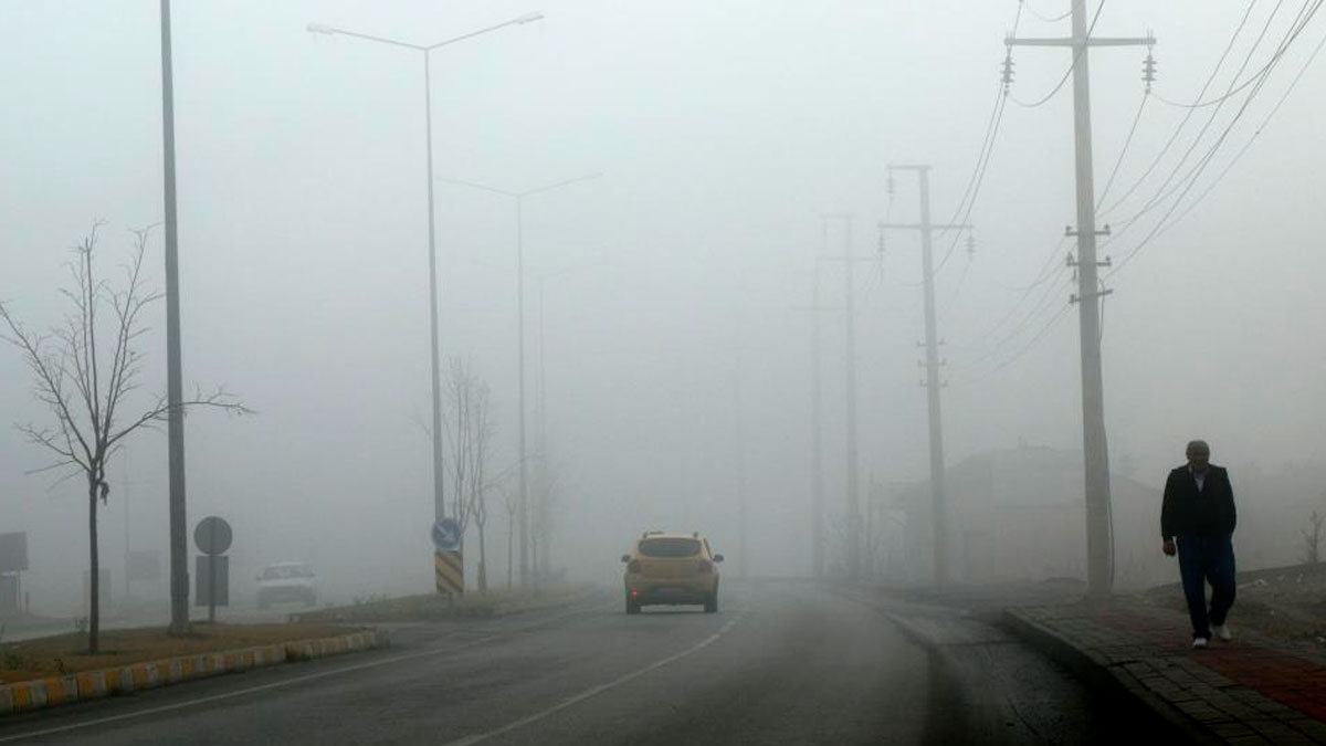 Erzincan'da sis etkisini artırdı! Sürücüler zor anlar yaşadı
