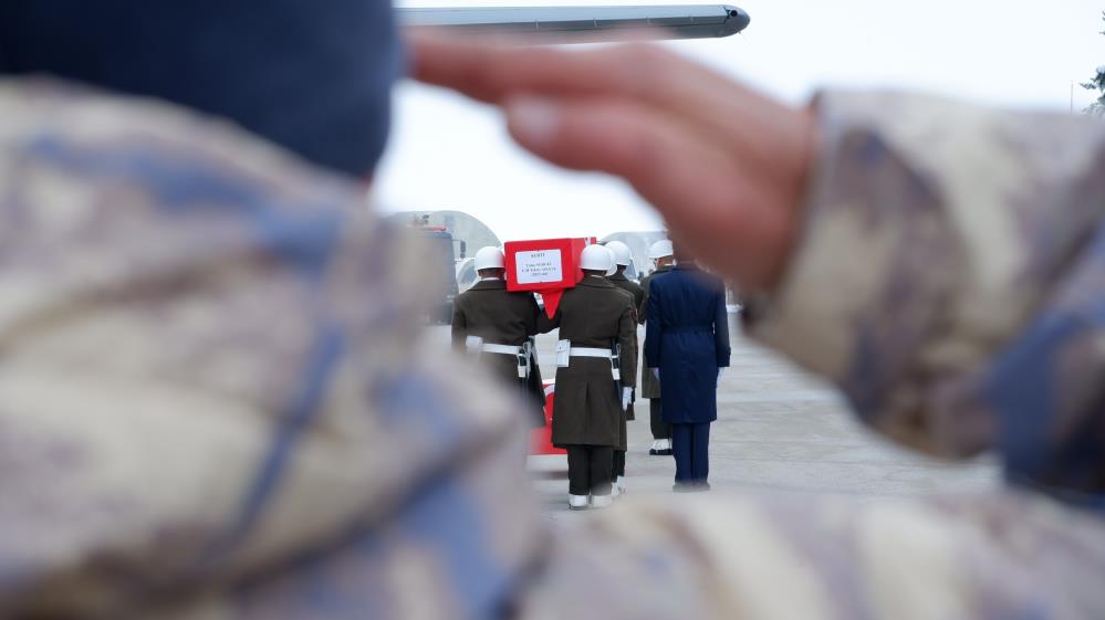 Şehit astsubay memleketi Erzurum’da resmi törenle karşılandı