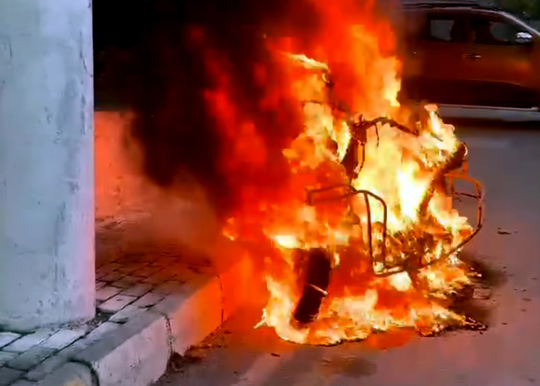 Söke'de korkutan motosiklet yangını