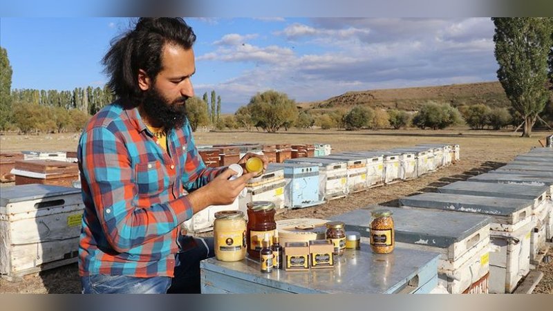 Mezun olmadan harçlıklarıyla kendi işini kurdu