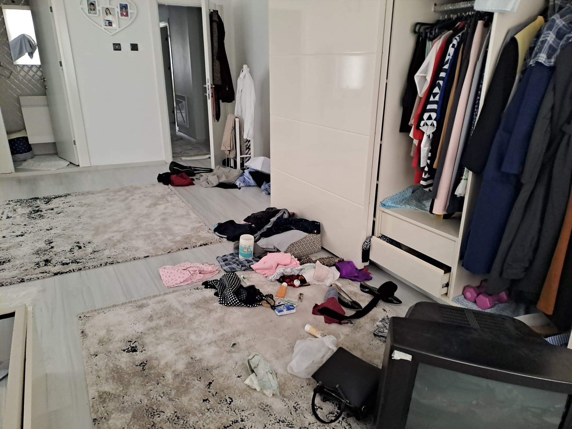 Hırsızlar iki evi soydu: Musluk başlıklarını bile çaldılar!