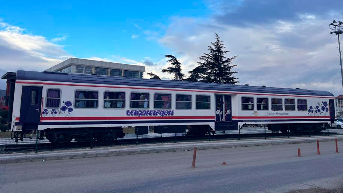 Afyonkarahisar'da emekliye ayrılan tren vagonu cafeye dönüştürüldü