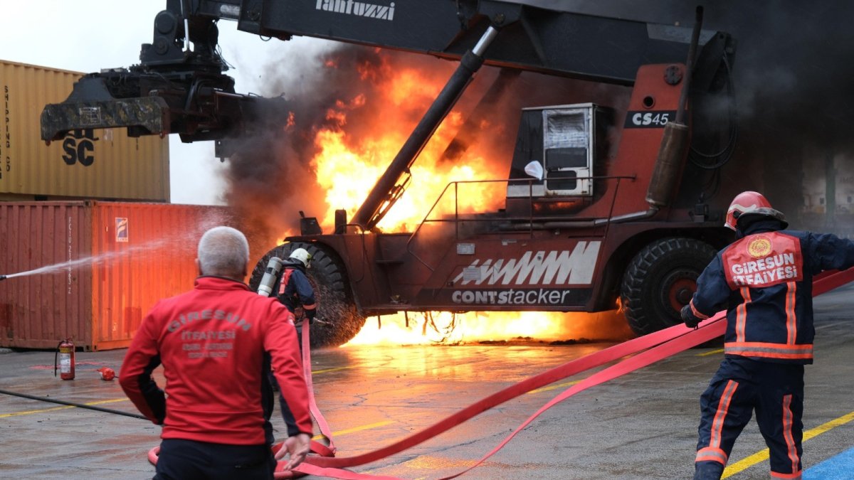 Giresun limanında çıkan yangın korkuttu