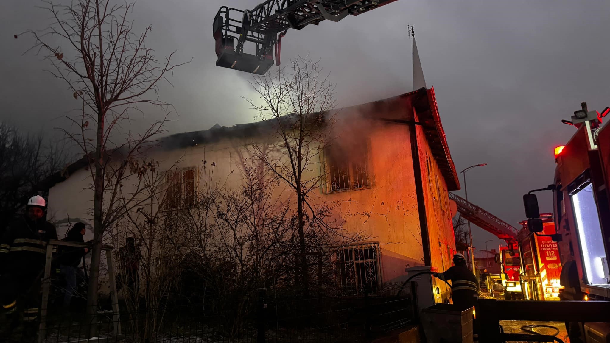 Çankırı'da alevlere teslim olan ev kullanılamayacak duruma geldi