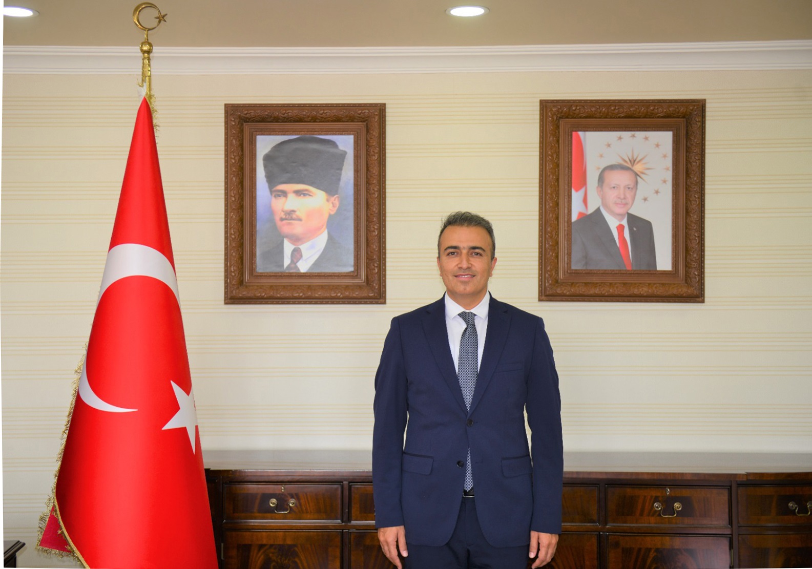 Ardahan Valisi Hayrettin Çiçek'ten sürücülere kar ve tipi uyarısı