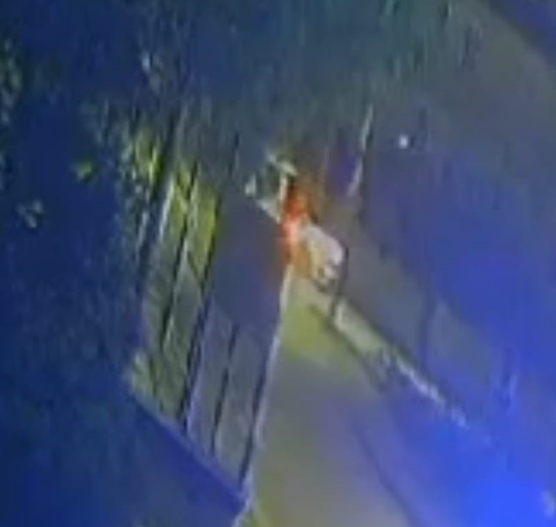 Hafif ticari araç ile motosiklet çarpıştı 1'i ağır 3 kişi yaralandı