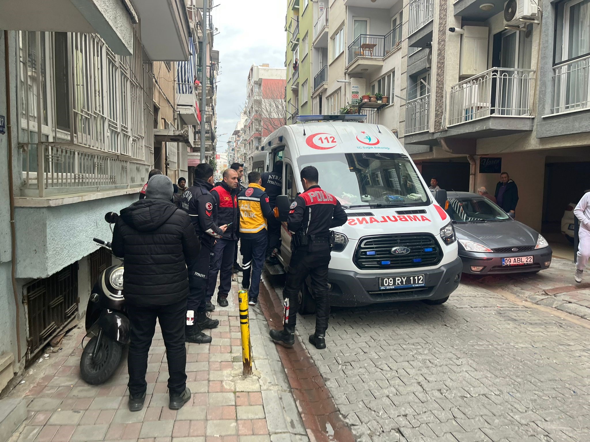 Efeler’de intihar girişimi, ekiplerin hızlı müdahalesiyle önlendi