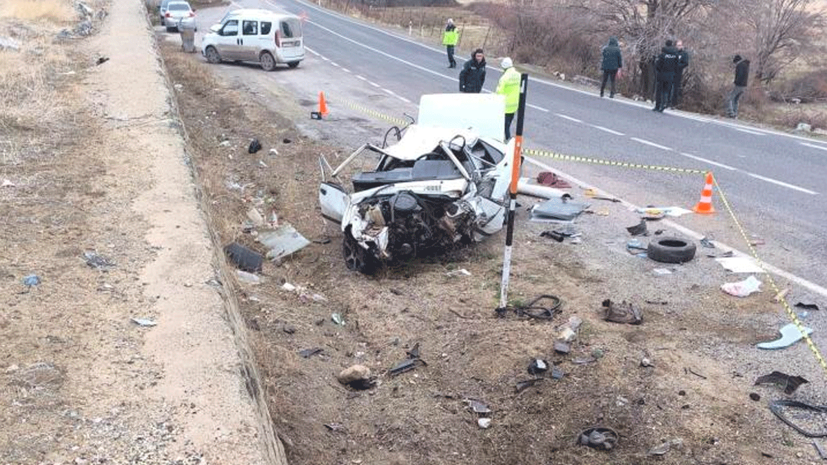 Elazığ'da otomobil duvara çarptı! 1 kişi hayatını kaybetti