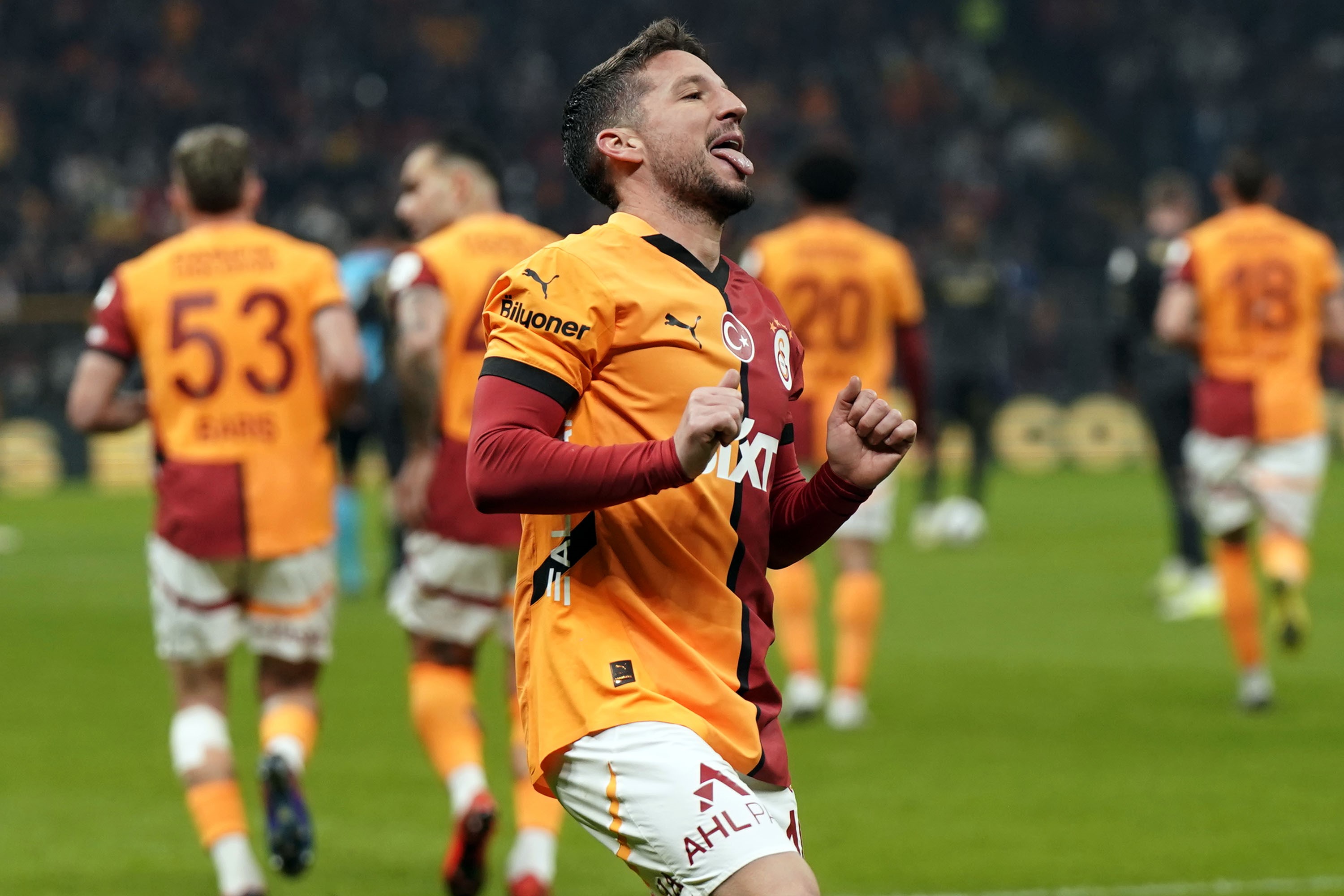 Galatasaray, Trabzonspor’u konuk ediyor: İlk yarı 2-1
