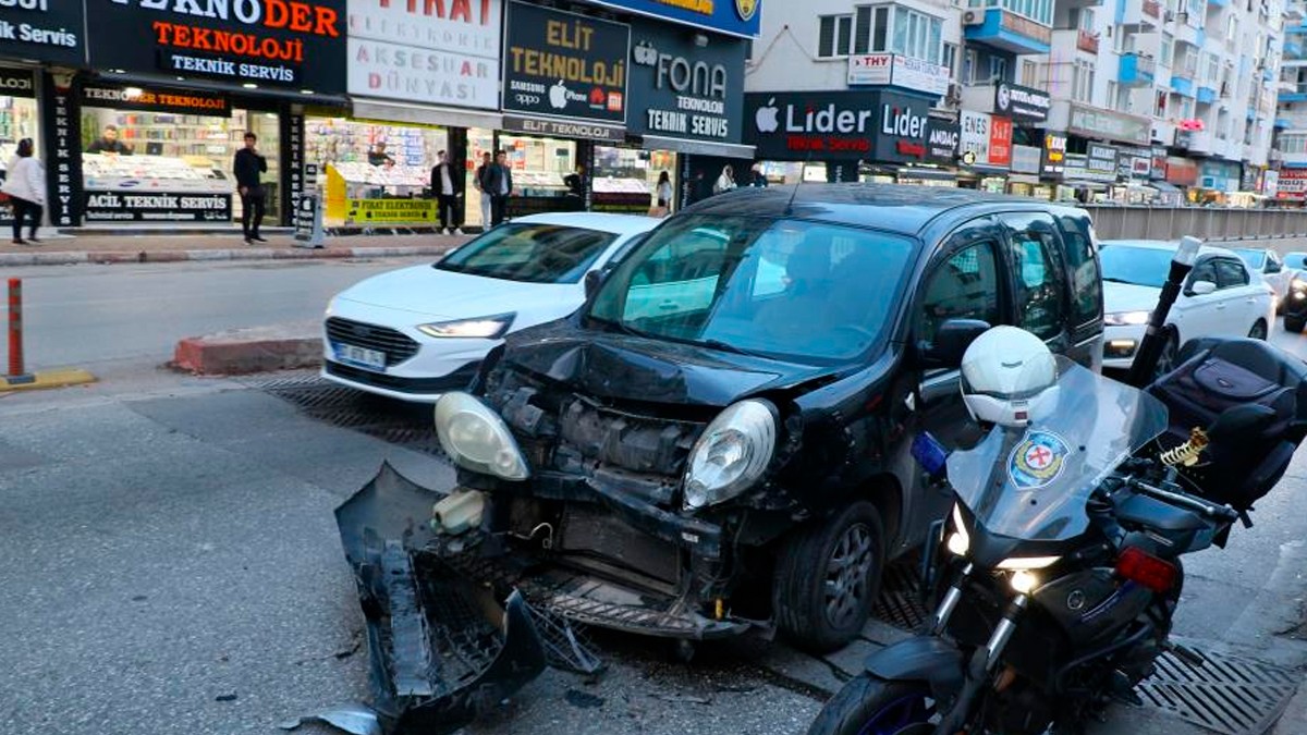 Antalya'da zincirleme kaza! 1 kişi yaralandı