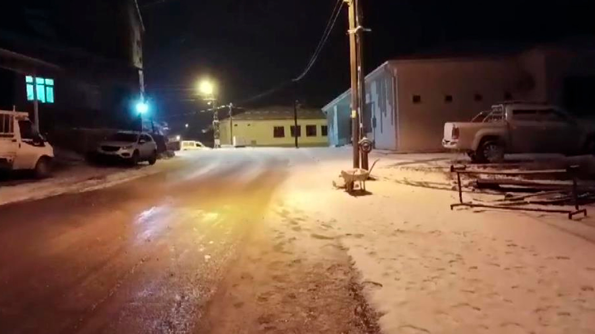 Adıyaman kent merkezine ilk kar düştü!