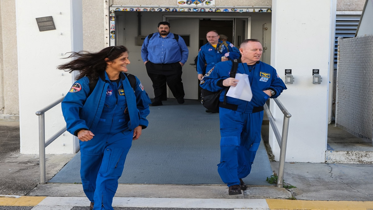 Uzayda mahsur kaldılar, bir türlü gelemiyorlar!