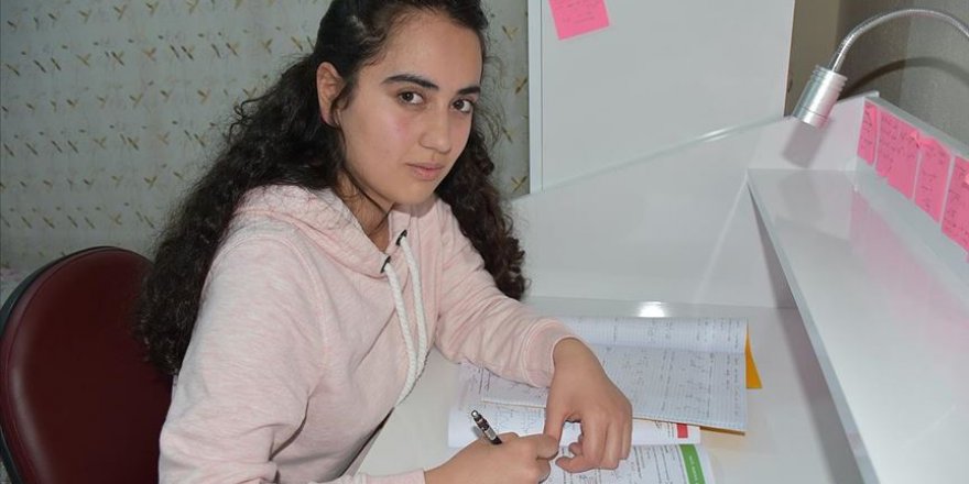 Lösemiyi yenen genç kız hastalara umut oldu