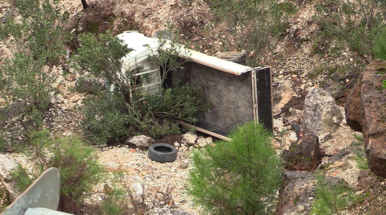 Alanya'da kamyonet dereye uçtu: 1 ölü, 1 yaralı