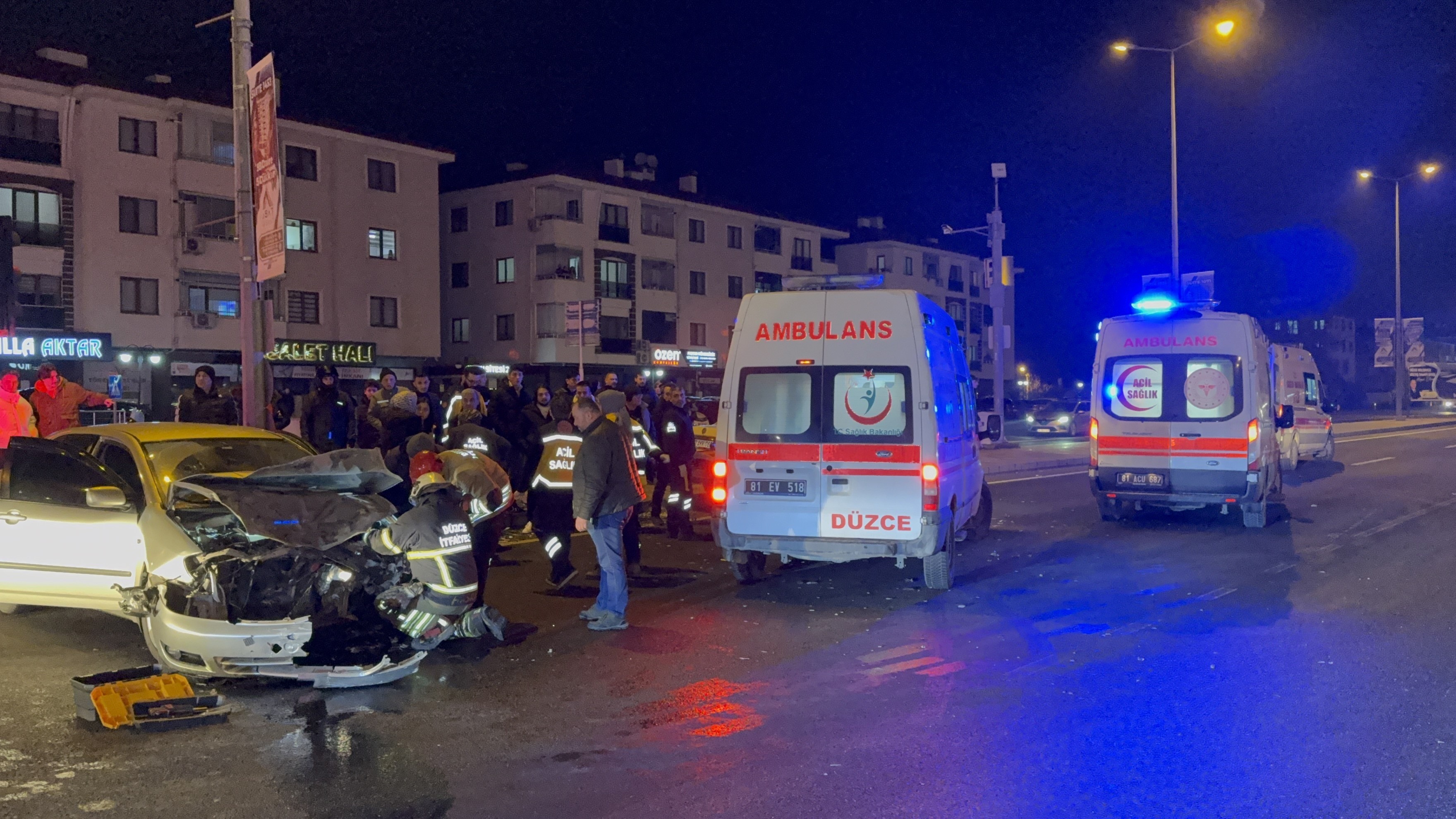 Düzce'de aynı kavşakta yine kaza: 3 kişi yaralandı