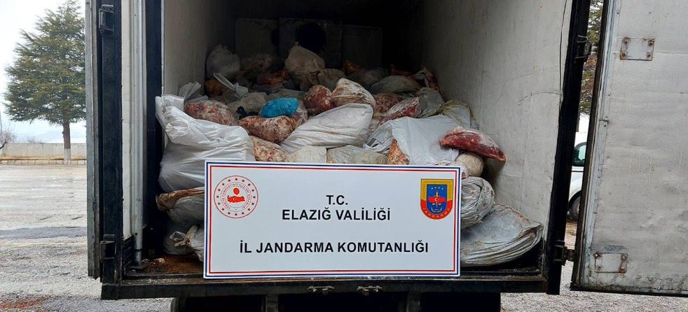Elazığ’da piyasa değeri 3 milyon lira olan 5 ton kaçak et ele geçirildi