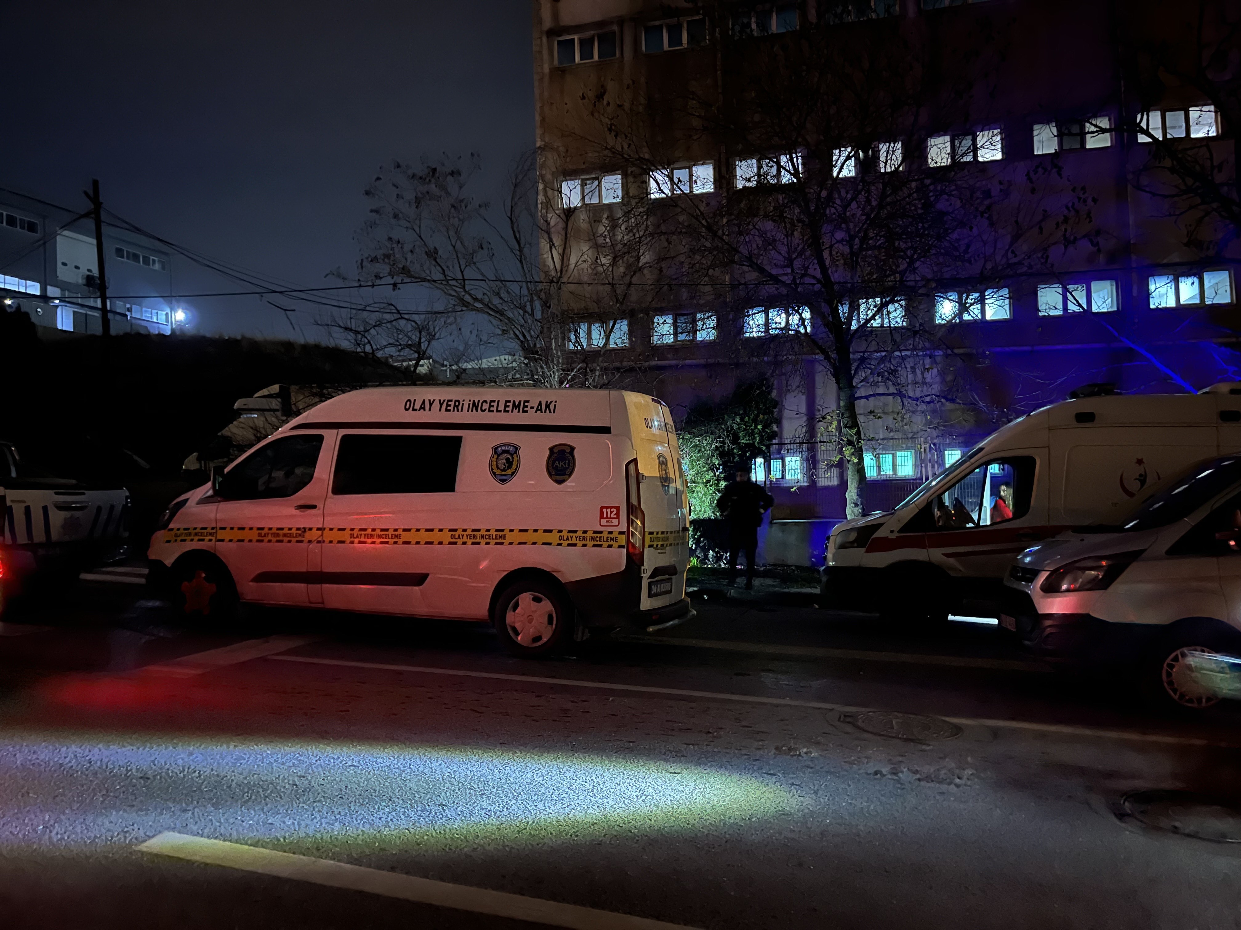 Esenyurt'ta sır cinayet:  24 yaşındaki genç caddede başından vurulmuş halde bulundu