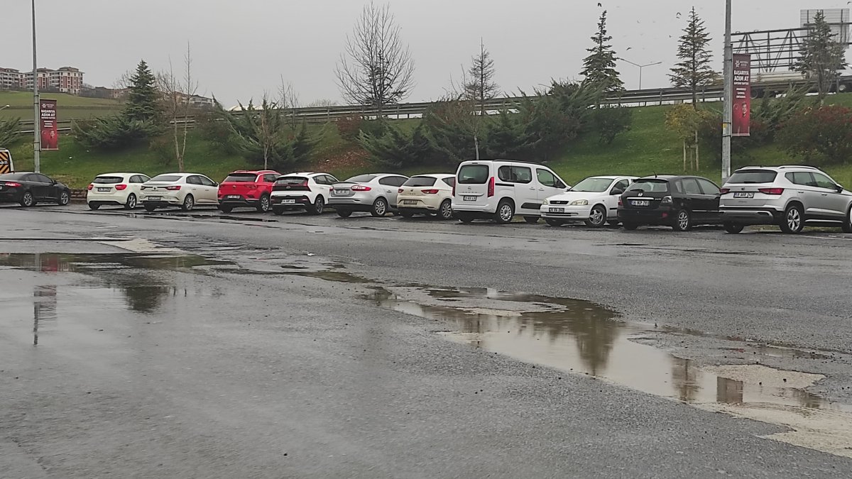 Tekirdağ'da sağanak yağış! Sürücüler ilerlemekte güçlük çekti