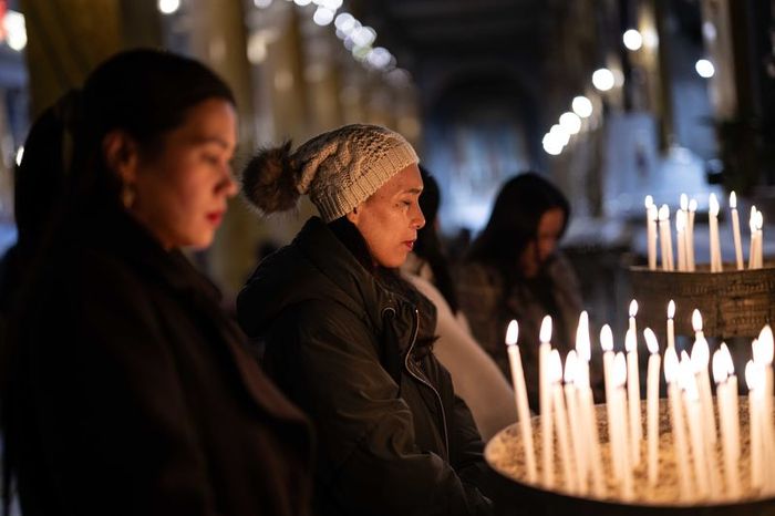 İstanbul'daki kiliselerde Noel ayini başladı
