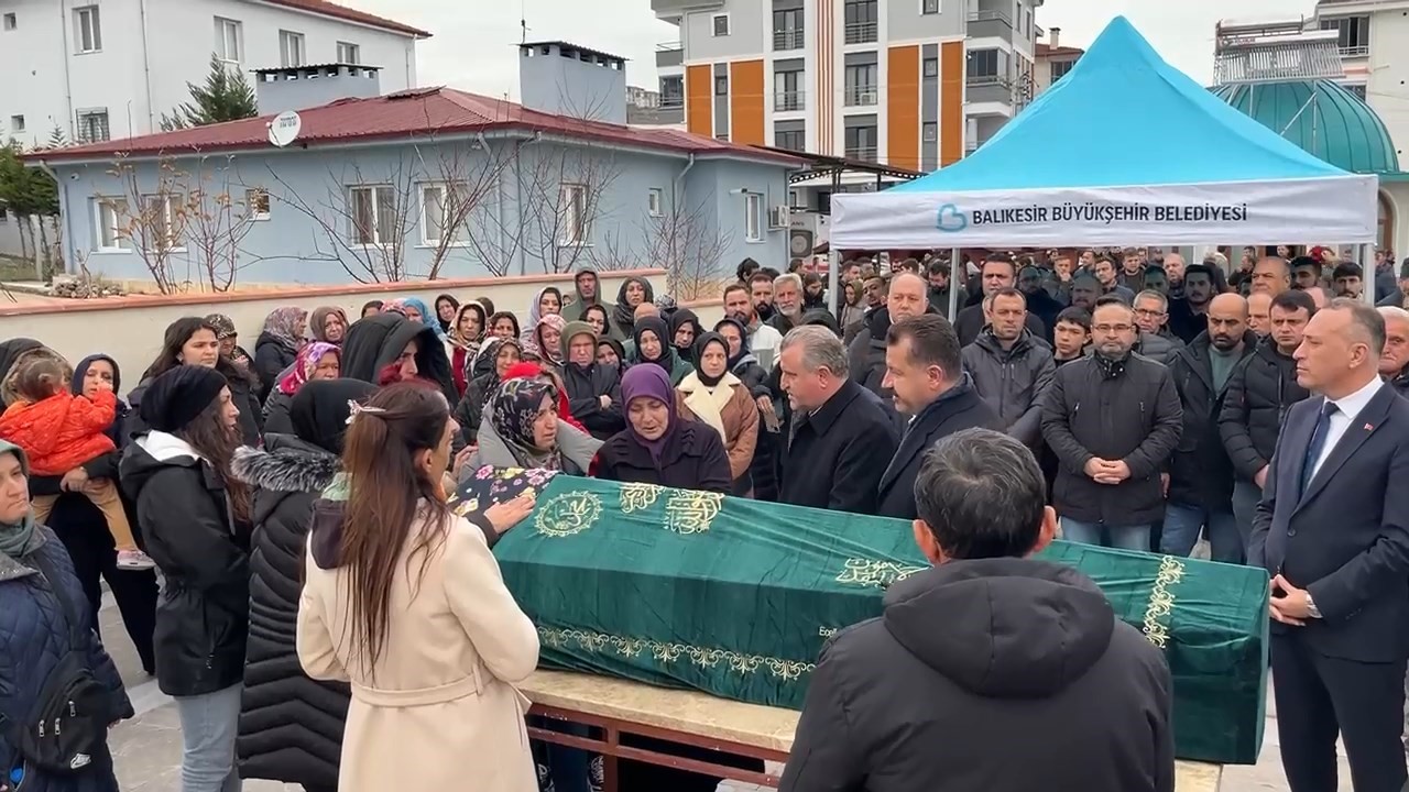 Balıkesir'deki patlamada hayatını kaybeden Özçakır gözyaşlarıyla uğurlandı