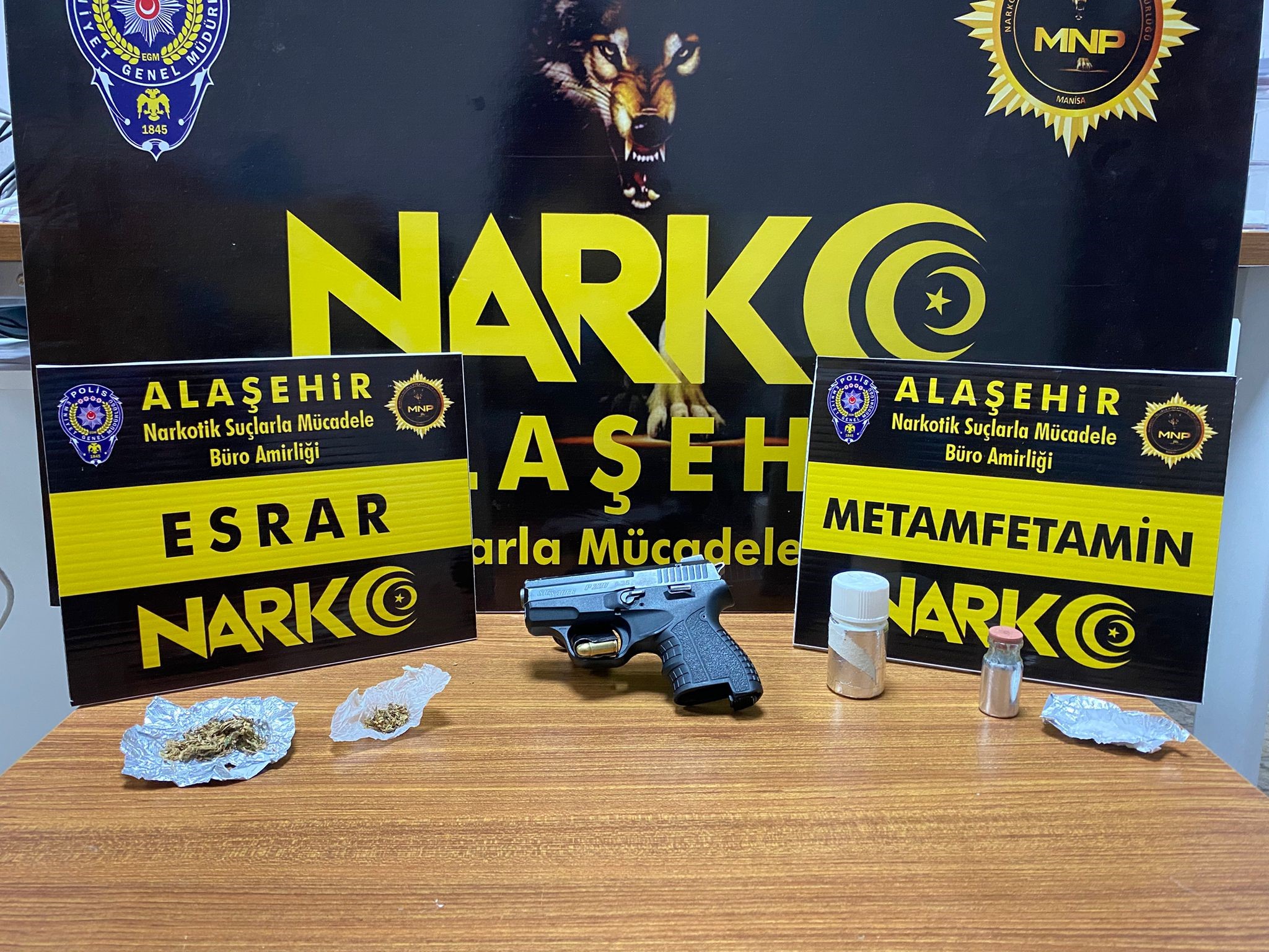 Alaşehir'de polisten kaçan bir kişi uyuşturucudan tutuklandı