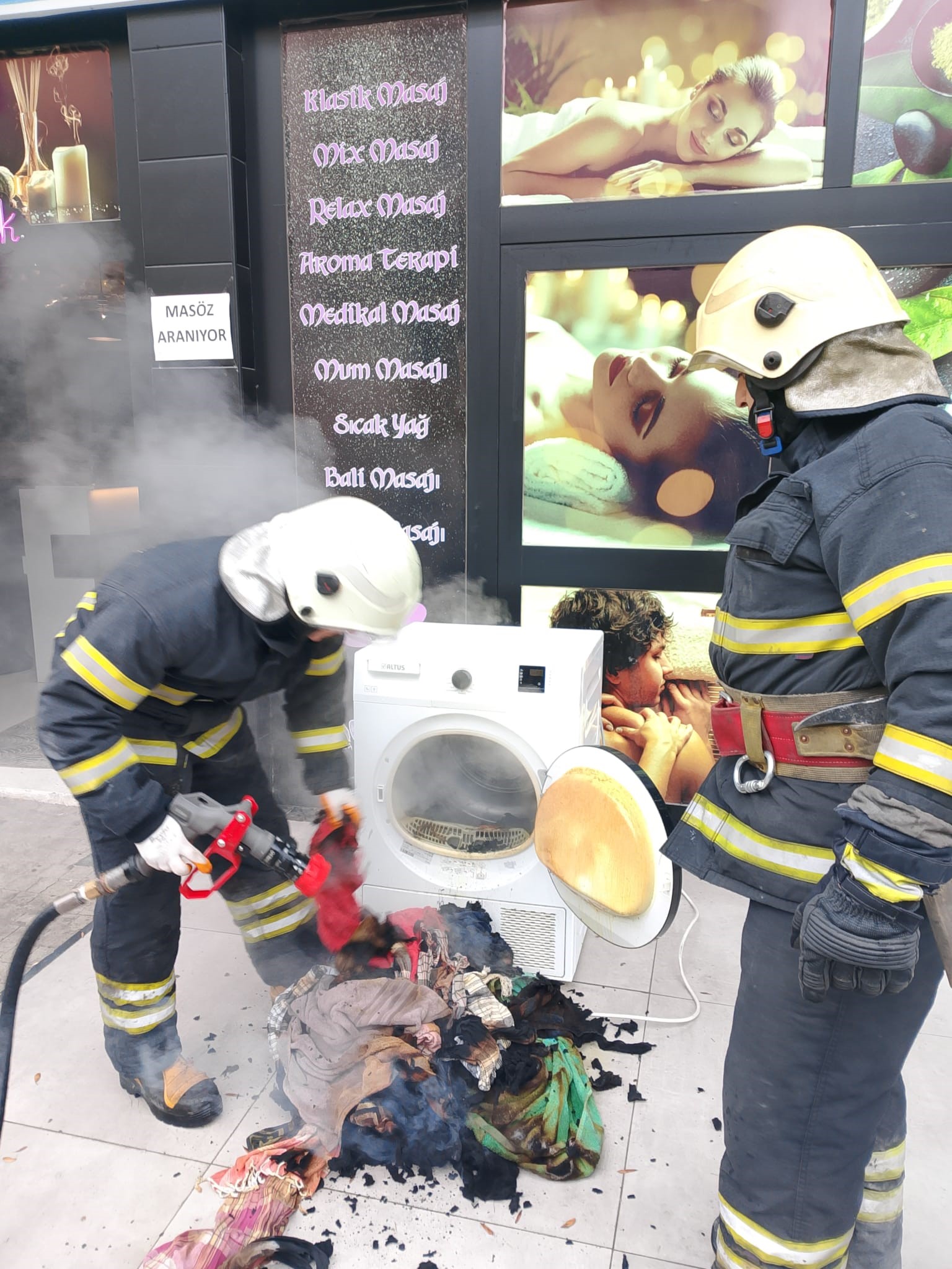 Masaj salonunda yangın paniği