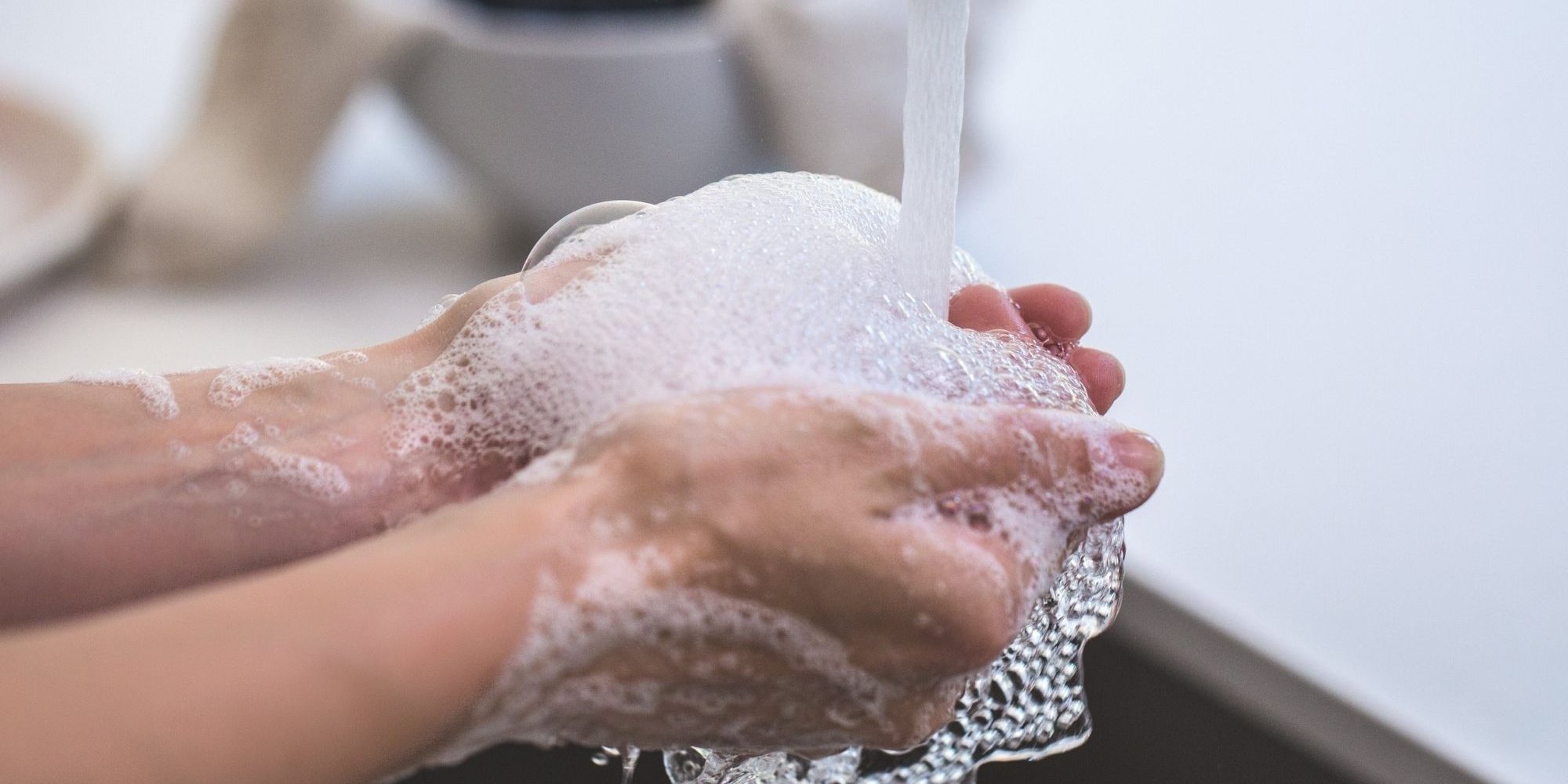 Uzman isimden uyarı! Salgını önlemede en önemli tedbir el yıkamak