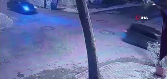 Avcılar'da 'yan baktın' kavgası! 2 kişi silahla vuruldu