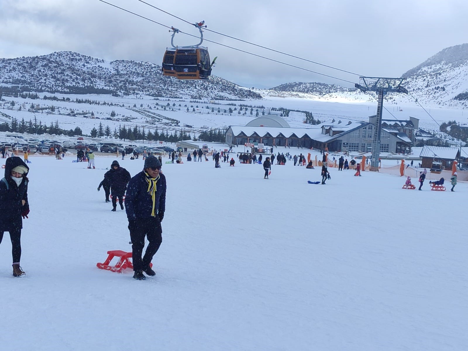 Davraz Kayak Merkezi kış sezonunu açtı! Ziyaretçi akınına uğradı