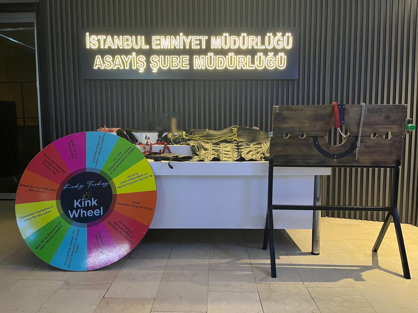 Kadıköy'de yılbaşı öncesi baskın! 25 kişi gözaltına alındı