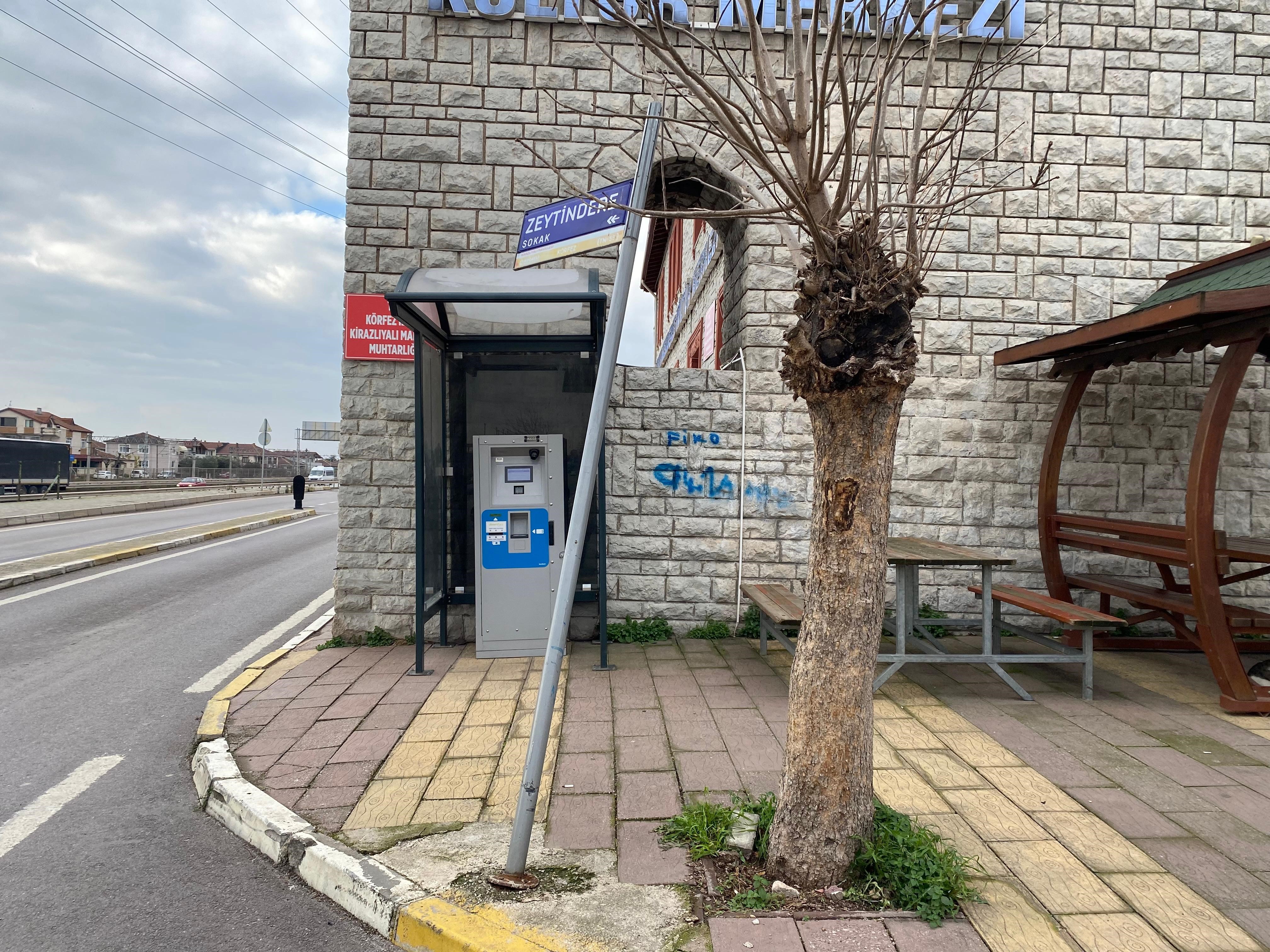 Kocaeli'de intihar girişimi! Kendini kart dolum kulübesine asmaya çalıştı